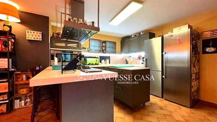 Appartamento con 7 locali in vendita in Via Leone Nuoro, Nuoro