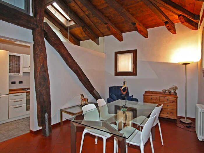 Appartamento trilocale in affitto in Via Drapperie, Centro Storico, Bologna