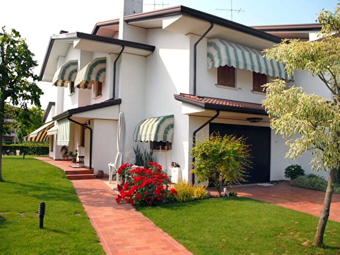 Casa con 9 locali in vendita in Via F Massarin, Ponte Di Piave