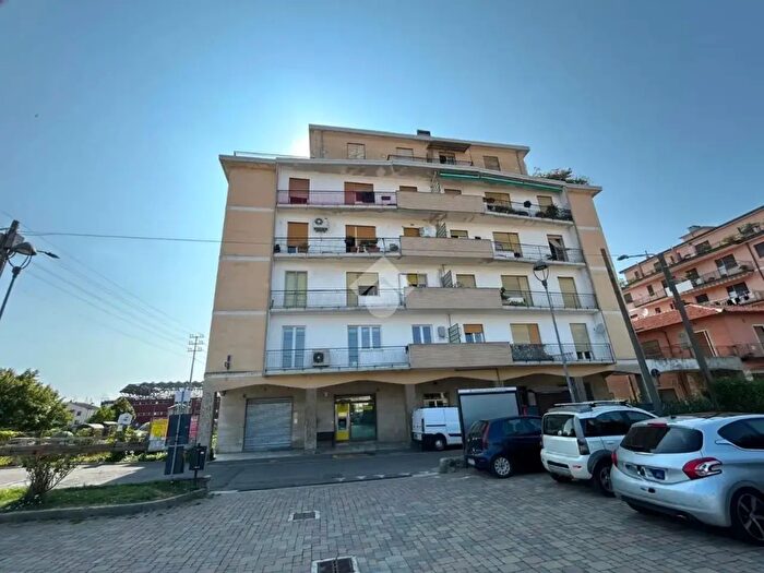 Appartamento con 5 locali in vendita in Viale Torino, Vignole Borbera