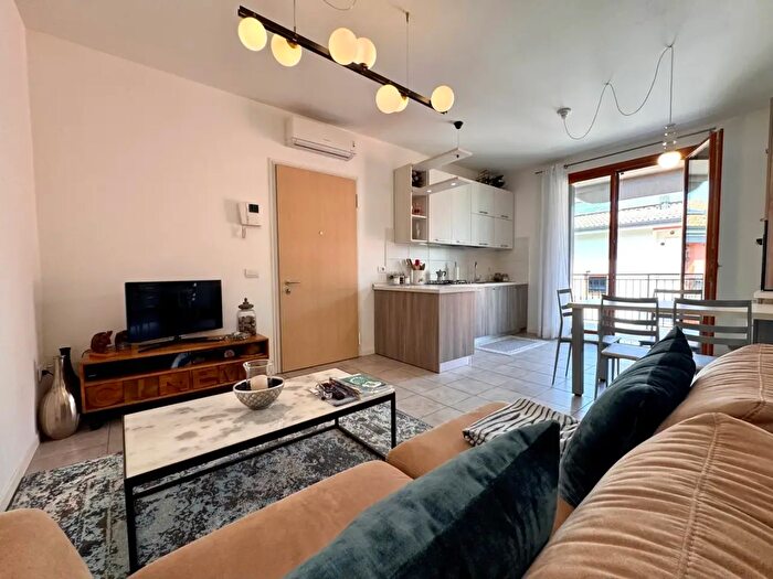 Appartamento trilocale in vendita in Via Asiago, Este