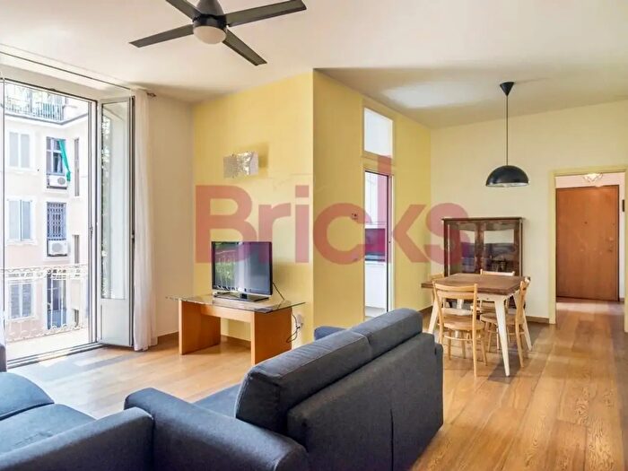 Appartamento quadrilocale in vendita in Via Vigevano, Milano