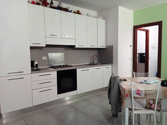 Appartamento bilocale in affitto in Via Calipari, Lungavilla