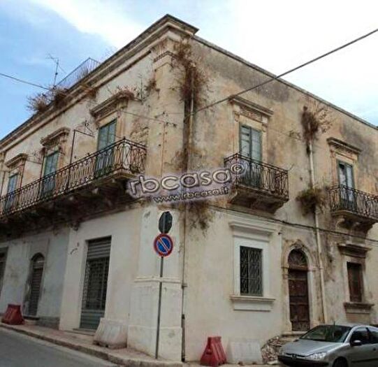 Casa con 6 locali in vendita in Via Roma, Ispica