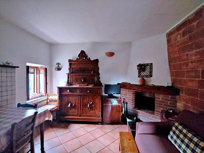 Appartamento trilocale in vendita in Via della Collegiata, Sinalunga