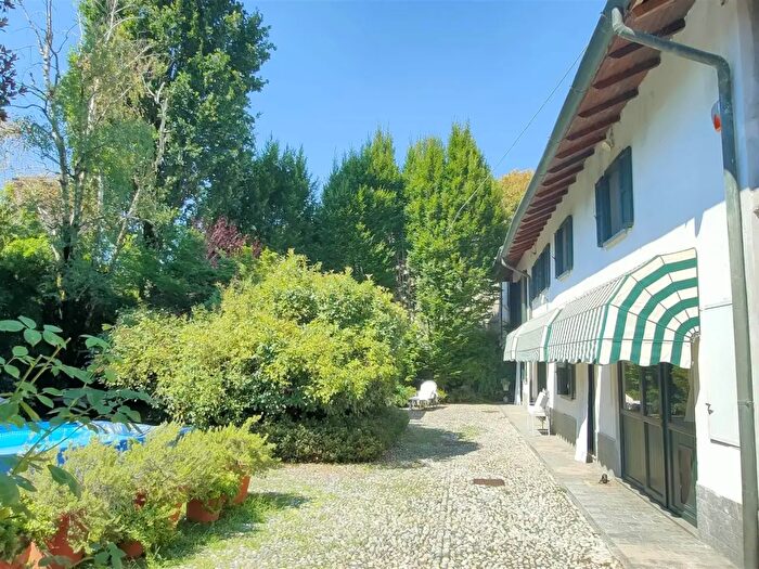 Casa con 8 locali in vendita in Via Lodi, Ossago Lodigiano