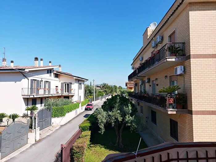 Appartamento trilocale in vendita in Via Casal Bellini, Tivoli