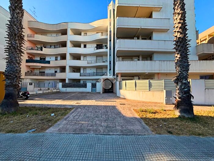 Appartamento trilocale in vendita in Via Domenico Acclavio, Lecce