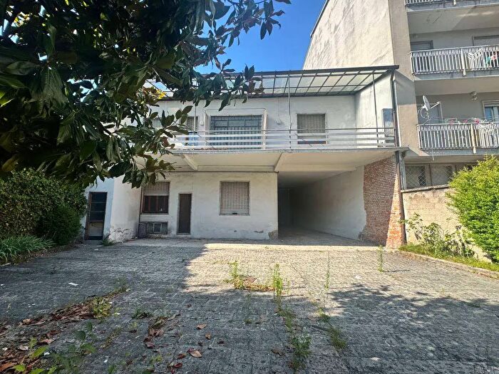 Casa con 10 locali in vendita in Seregno