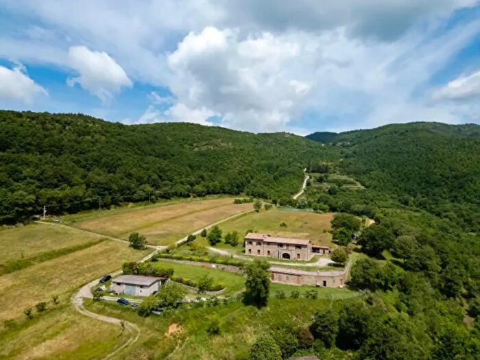 Casa con 6 locali in vendita in Case Sparse ValecchieMontanare, Cortona