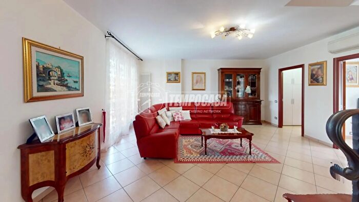 Casa quadrilocale in vendita in Via Fratelli Rosselli, Montecosaro