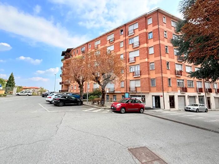 Appartamento trilocale in vendita in Piazza Vittorio Veneto, Forno Canavese