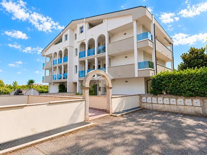 Appartamento trilocale in vendita in Via Costanza d'Avalos, Francavilla Al Mare