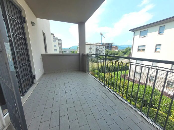 Appartamento trilocale in vendita in Brescia