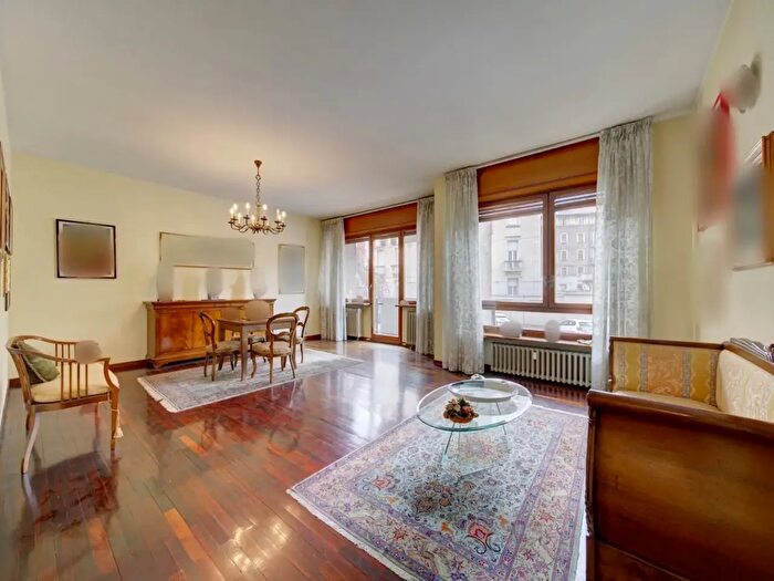 Appartamento con 5 locali in vendita in Via Cibrario, Torino