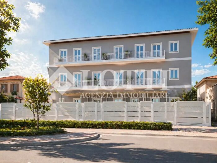 Appartamento trilocale in vendita in Camaiore