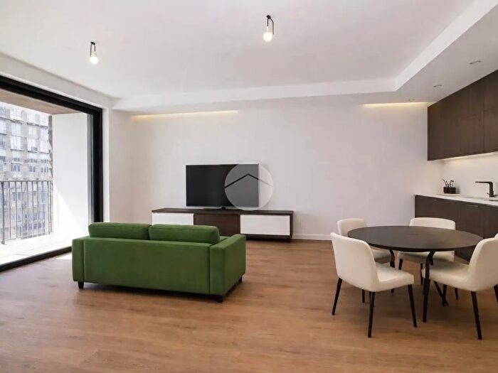 Appartamento bilocale in affitto in Via dei Lucani, Roma