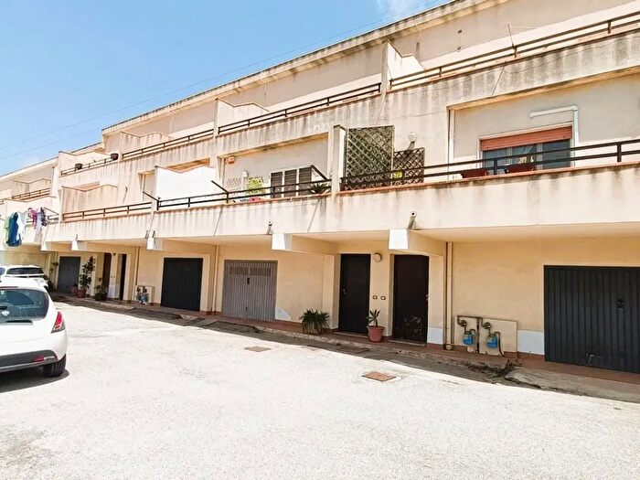 Casa quadrilocale in vendita in Via Maggiore Vella, Agrigento