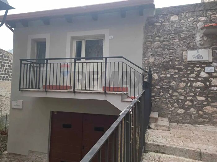 Casa trilocale in vendita in Castelforte