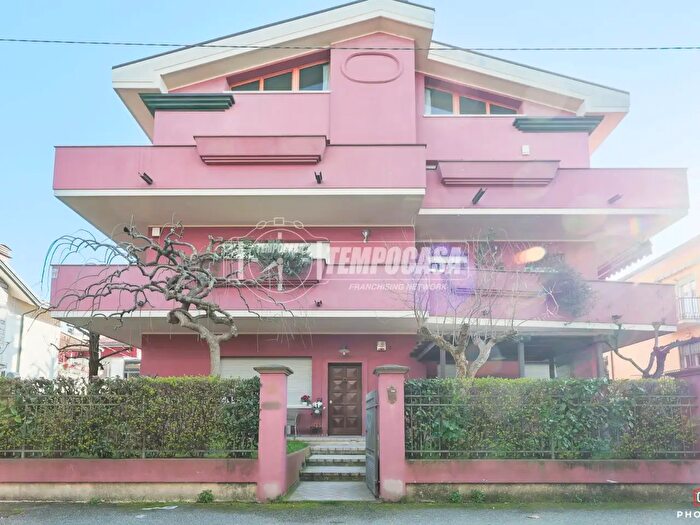 Appartamento trilocale in vendita in Via Giuseppe Baretti, Rimini