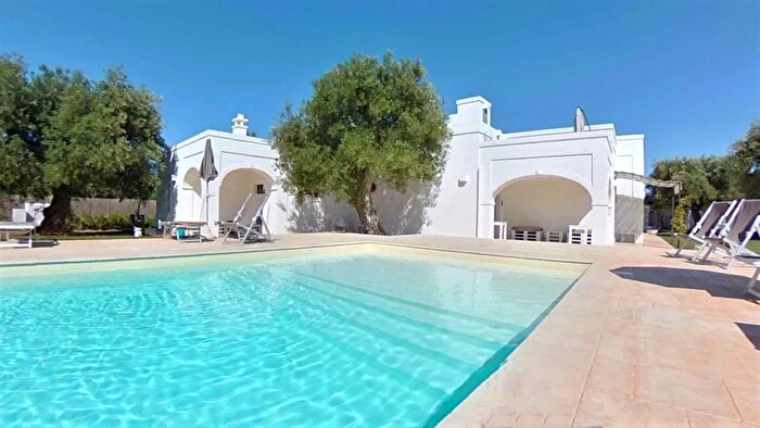 Casa con 8 locali in vendita in Fasano