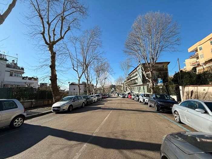 Casa con 5 locali in vendita in Via Giovanni Pascoli, Napoli