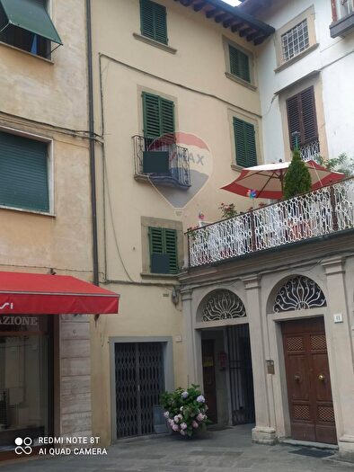 Appartamento con 10 locali in vendita in Piazza Giovanni da Strada, Castel San Niccolo