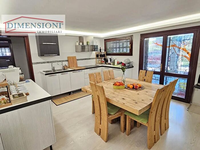 Casa con 6 locali in vendita in Via Giacomo Matteotti, Abano Terme