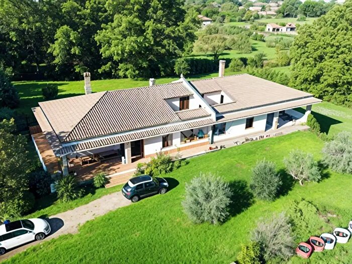 Casa con 8 locali in vendita in Via del Pepe, Bracciano