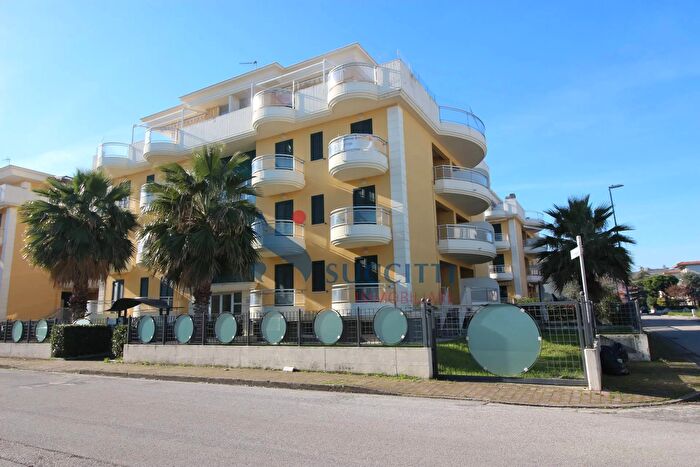 Appartamento trilocale in vendita in Via Amendola, Martinsicuro