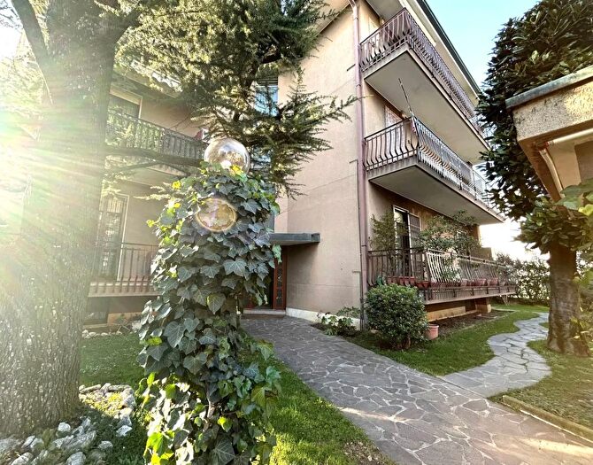 Appartamento quadrilocale in vendita in Via Mario Sironi Nova Milanese, Nova Milanese