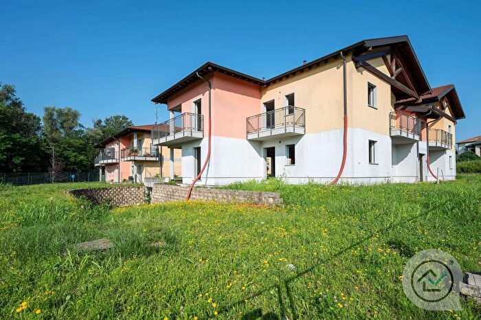 Appartamento trilocale in vendita in Via Fiume, Daverio