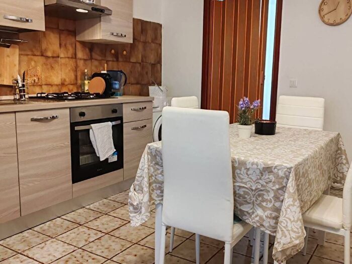 Appartamento bilocale in affitto in Via Santa Rita da Cascia, Famagosta, Milano