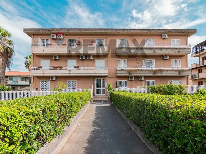 Appartamento con 6 locali in vendita in Via Ugo La Malfa, Catania