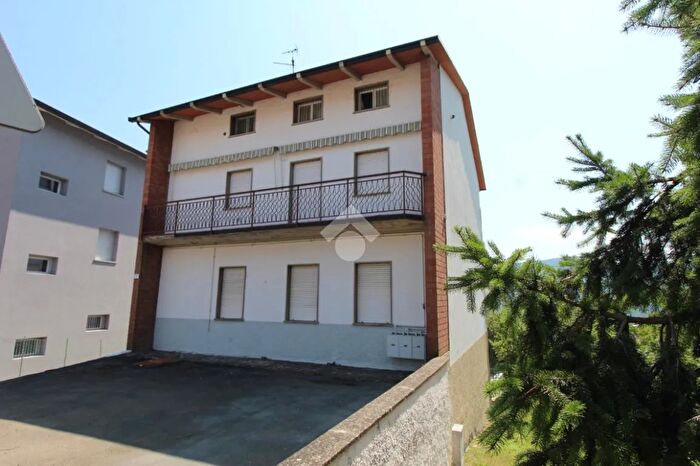 Casa con 8 locali in vendita in Corso Prampa, Villa Minozzo