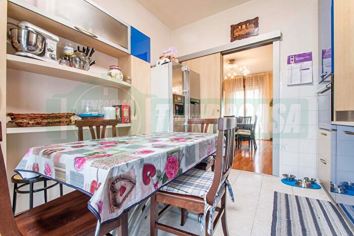 Appartamento quadrilocale in vendita in Via Rossini, Turate