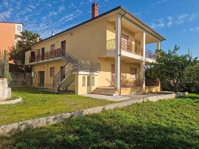 Casa con 5 locali in vendita in Via Fontana Vecchia, Ponte