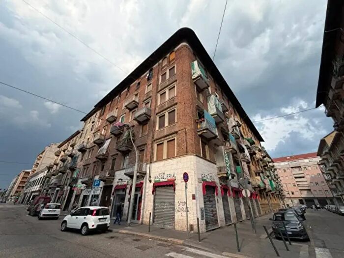 Appartamento quadrilocale in vendita in Corso Giulio Cesare, Torino