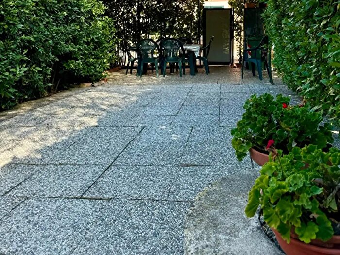Casa con 6 locali in vendita in Lucca