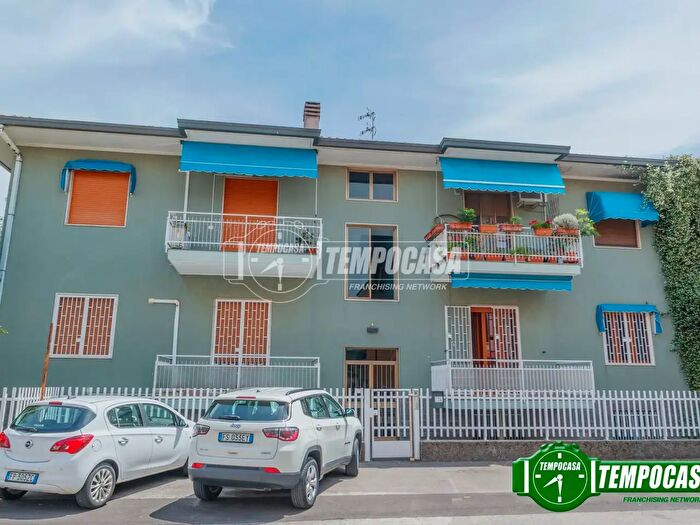 Appartamento trilocale in vendita in Via Luigi Settembrini, Pero