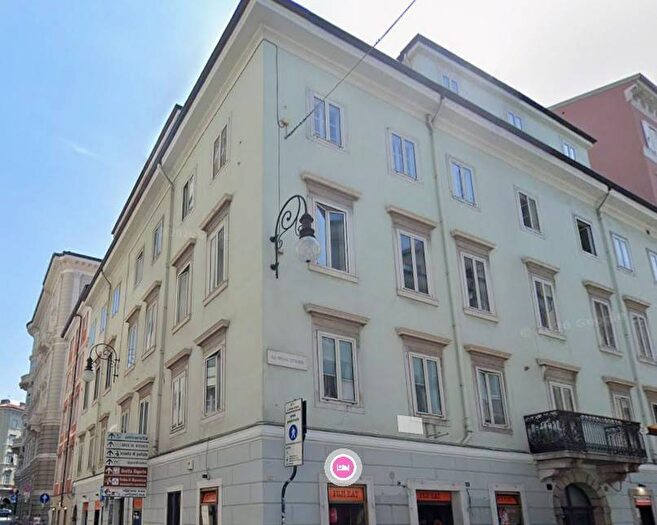 Appartamento quadrilocale in affitto in Borgo Teresiano, Trieste