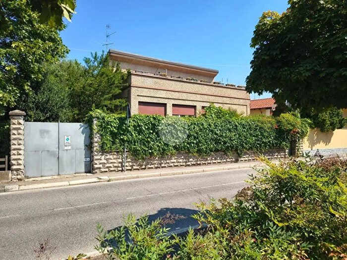Casa quadrilocale in vendita in Via S Bernardo, Mesero