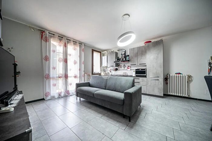 Appartamento trilocale in vendita in Strada Statale r Motta, Carpi