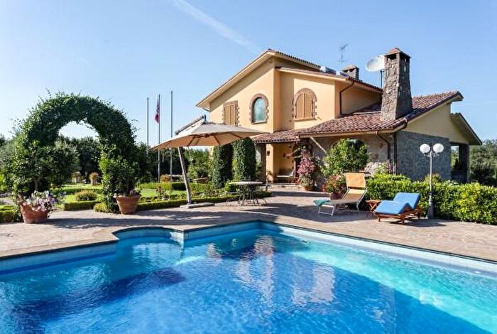 Casa con 6 locali in vendita in Via Potignone, Bassano In Teverina