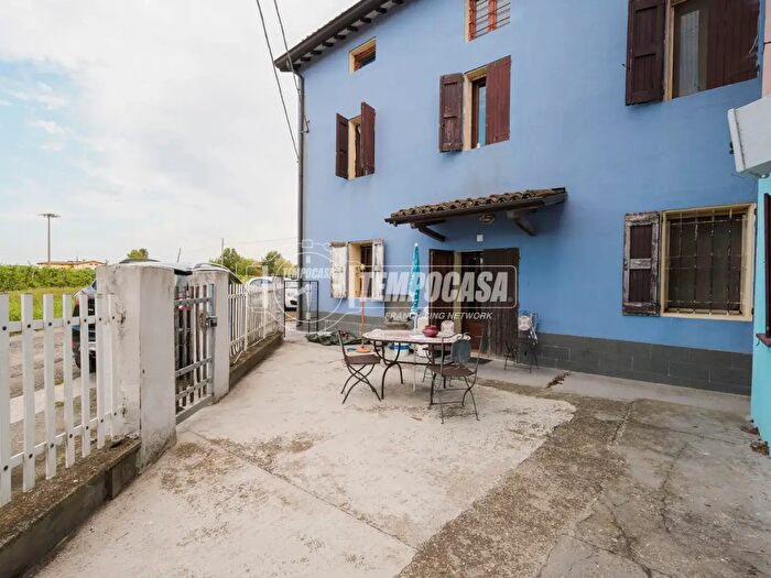 Appartamento con 5 locali in vendita in Via Botte, Correggio