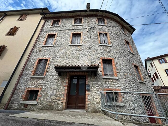 Casa con 7 locali in vendita in Via delle Fosse, Vittorio Veneto
