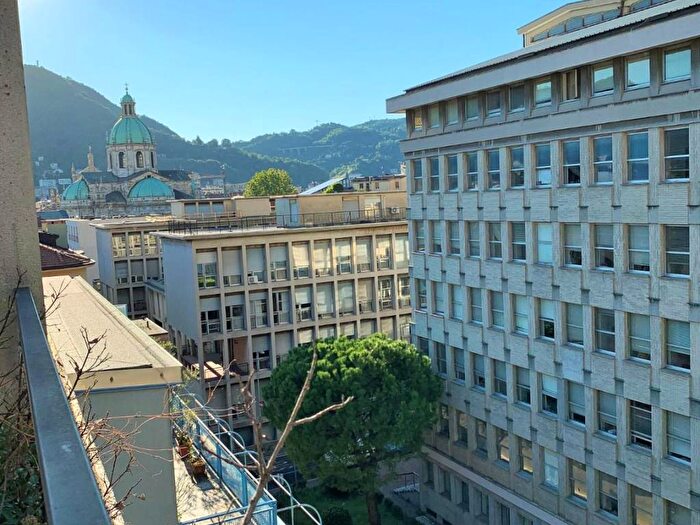 Casa trilocale in affitto in Via dei Partigiani, Valduce Crispi, Como