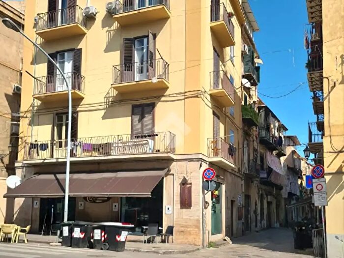 Appartamento trilocale in vendita in Via Cappuccinelle, Palermo