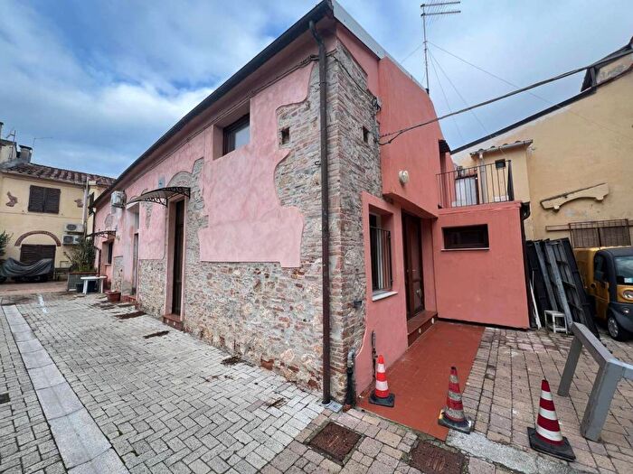Appartamento trilocale in affitto in Via Enrico Malatesta, Riglione Oratoio, Pisa