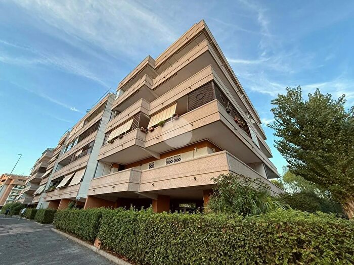 Appartamento quadrilocale in vendita in Via Mattè Trucco, Roma